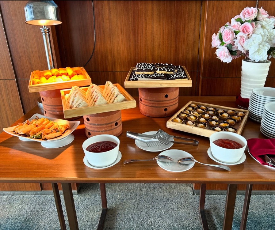 COFFEE BREAK